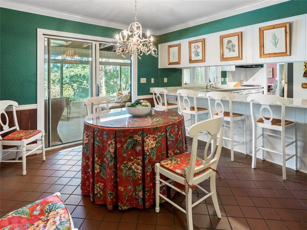 1105 Edgewater Drive, Sandy Springs, Georgia 30328, 5 Bedrooms Bedrooms, ,6 BathroomsBathrooms,Residential,Sold,1105 Edgewater Drive,7114389