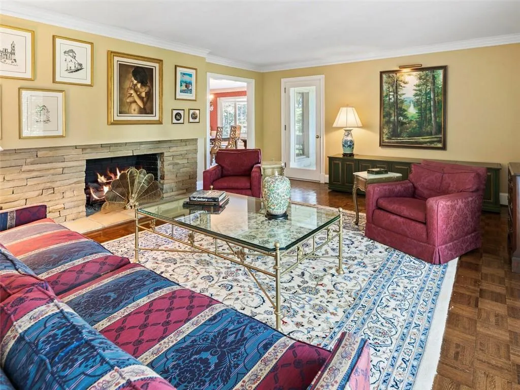 1105 Edgewater Drive, Sandy Springs, Georgia 30328, 5 Bedrooms Bedrooms, ,6 BathroomsBathrooms,Residential,Sold,1105 Edgewater Drive,7114389