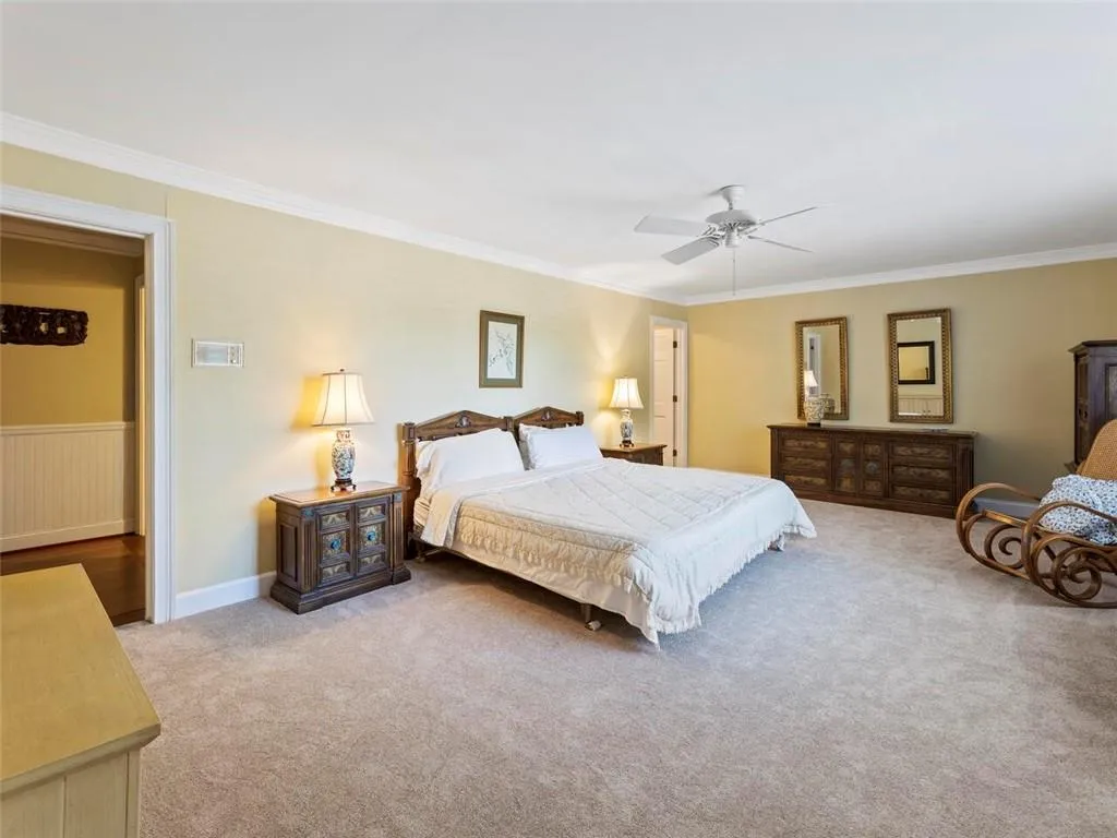 1105 Edgewater Drive, Sandy Springs, Georgia 30328, 5 Bedrooms Bedrooms, ,6 BathroomsBathrooms,Residential,Sold,1105 Edgewater Drive,7114389