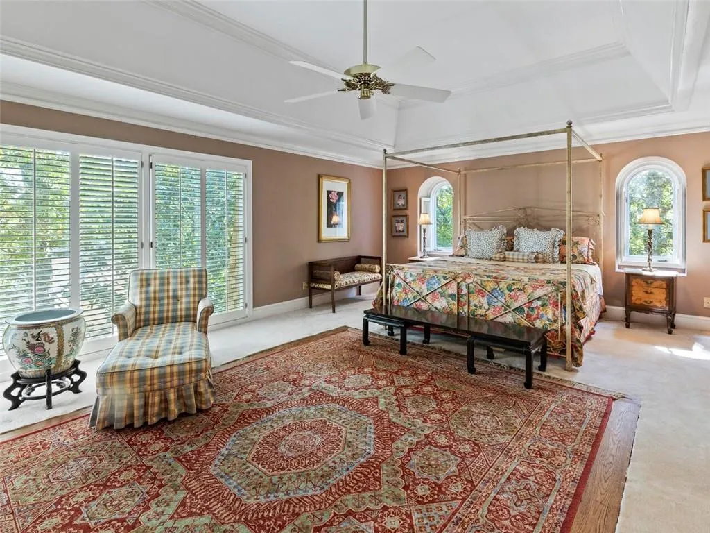 1105 Edgewater Drive, Sandy Springs, Georgia 30328, 5 Bedrooms Bedrooms, ,6 BathroomsBathrooms,Residential,Sold,1105 Edgewater Drive,7114389