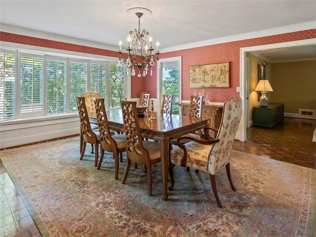 1105 Edgewater Drive, Sandy Springs, Georgia 30328, 5 Bedrooms Bedrooms, ,6 BathroomsBathrooms,Residential,Sold,1105 Edgewater Drive,7114389