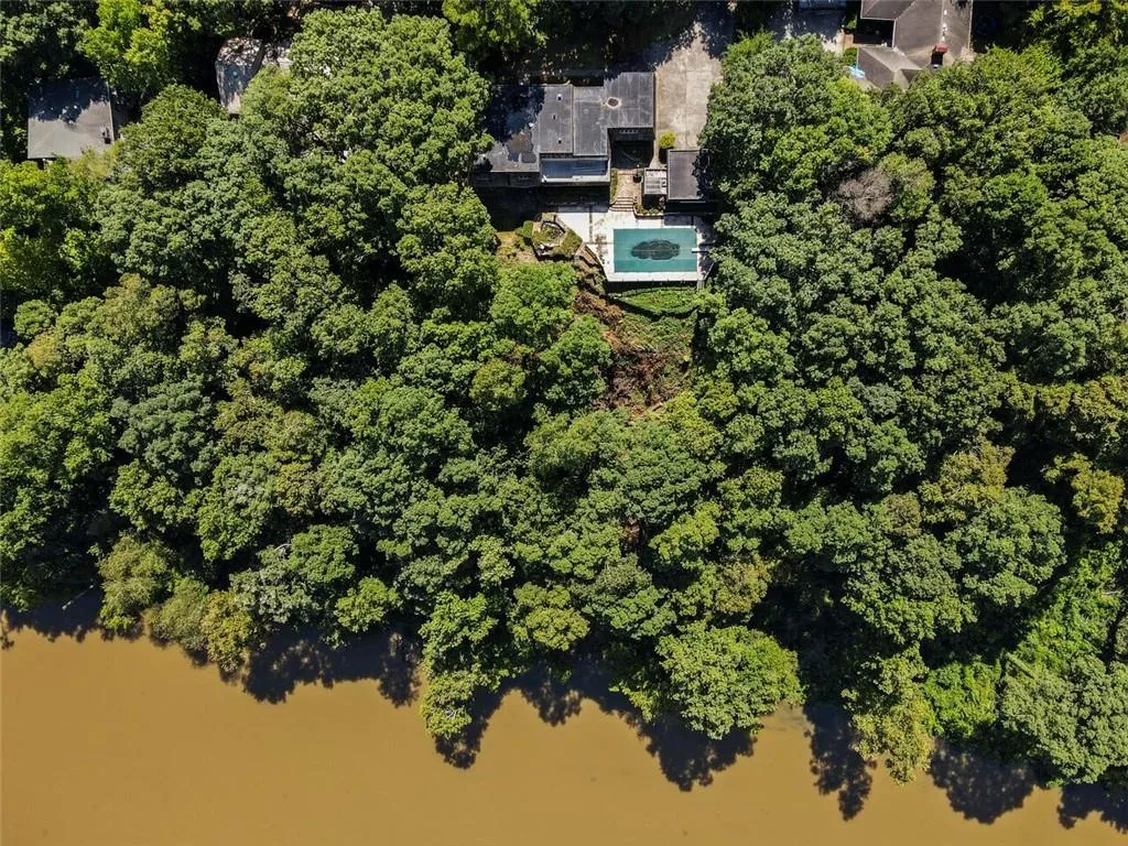 1105 Edgewater Drive, Sandy Springs, Georgia 30328, 5 Bedrooms Bedrooms, ,6 BathroomsBathrooms,Residential,Sold,1105 Edgewater Drive,7114389