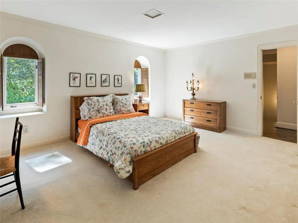 1105 Edgewater Drive, Sandy Springs, Georgia 30328, 5 Bedrooms Bedrooms, ,6 BathroomsBathrooms,Residential,Sold,1105 Edgewater Drive,7114389