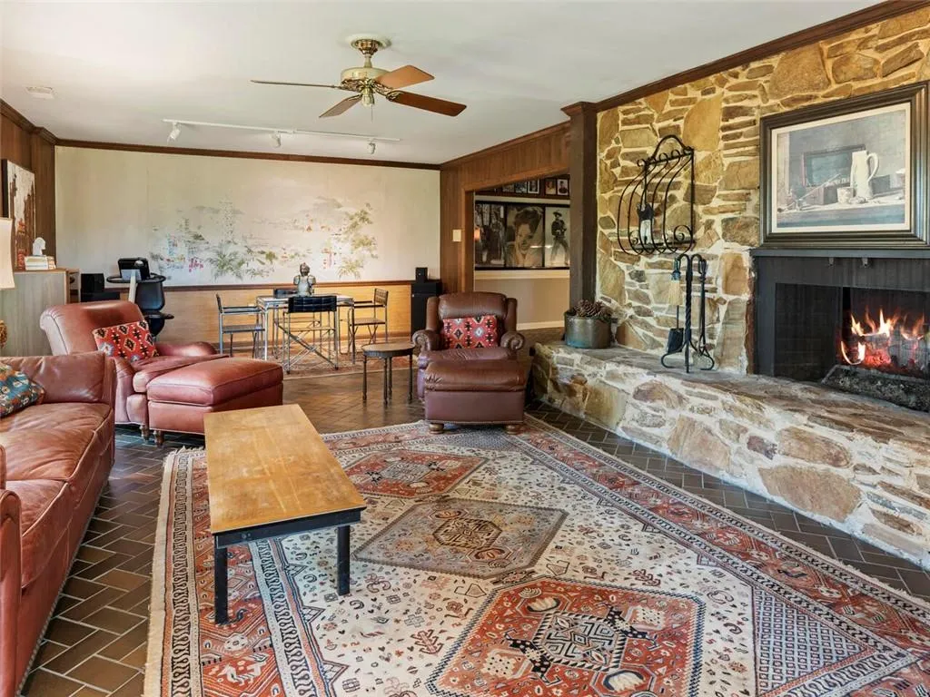 1105 Edgewater Drive, Sandy Springs, Georgia 30328, 5 Bedrooms Bedrooms, ,6 BathroomsBathrooms,Residential,Sold,1105 Edgewater Drive,7114389