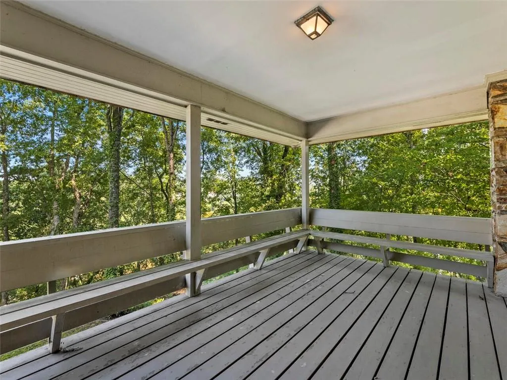 1105 Edgewater Drive, Sandy Springs, Georgia 30328, 5 Bedrooms Bedrooms, ,6 BathroomsBathrooms,Residential,Sold,1105 Edgewater Drive,7114389