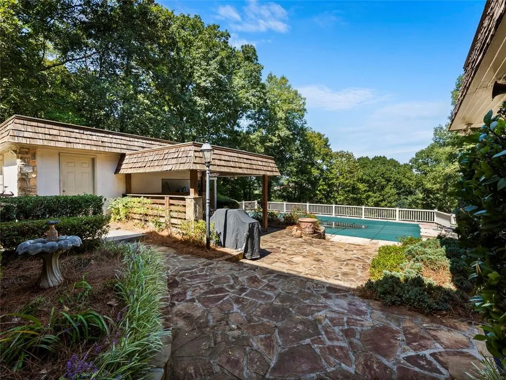 1105 Edgewater Drive, Sandy Springs, Georgia 30328, 5 Bedrooms Bedrooms, ,6 BathroomsBathrooms,Residential,Sold,1105 Edgewater Drive,7114389