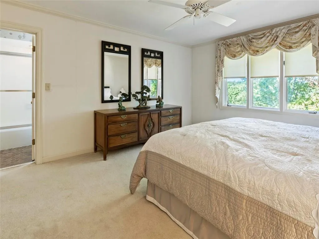 1105 Edgewater Drive, Sandy Springs, Georgia 30328, 5 Bedrooms Bedrooms, ,6 BathroomsBathrooms,Residential,Sold,1105 Edgewater Drive,7114389