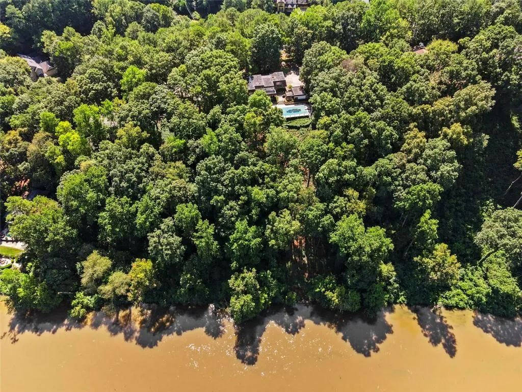 1105 Edgewater Drive, Sandy Springs, Georgia 30328, 5 Bedrooms Bedrooms, ,6 BathroomsBathrooms,Residential,Sold,1105 Edgewater Drive,7114389