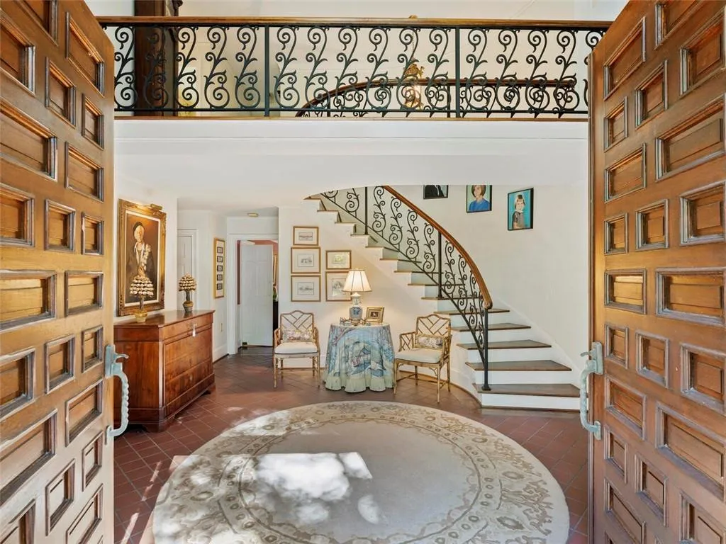 1105 Edgewater Drive, Sandy Springs, Georgia 30328, 5 Bedrooms Bedrooms, ,6 BathroomsBathrooms,Residential,Sold,1105 Edgewater Drive,7114389