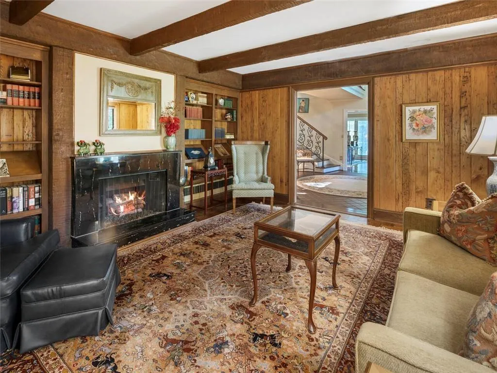 1105 Edgewater Drive, Sandy Springs, Georgia 30328, 5 Bedrooms Bedrooms, ,6 BathroomsBathrooms,Residential,Sold,1105 Edgewater Drive,7114389