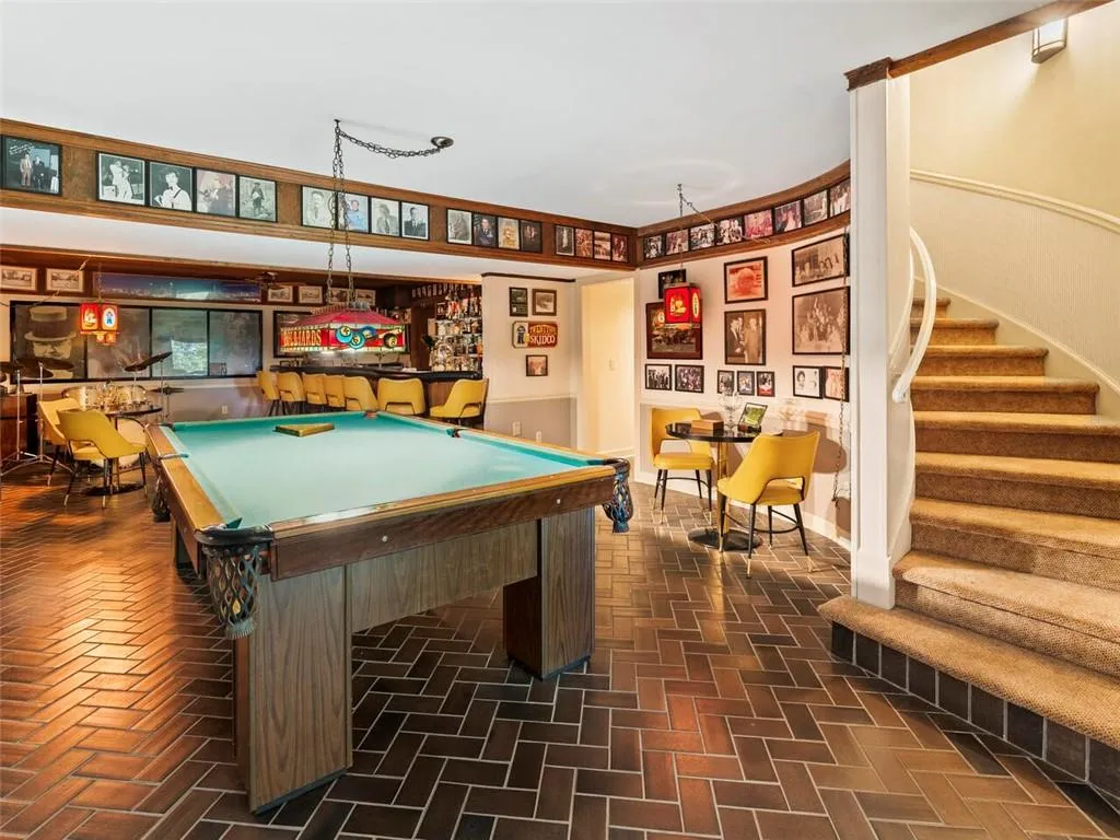 1105 Edgewater Drive, Sandy Springs, Georgia 30328, 5 Bedrooms Bedrooms, ,6 BathroomsBathrooms,Residential,Sold,1105 Edgewater Drive,7114389