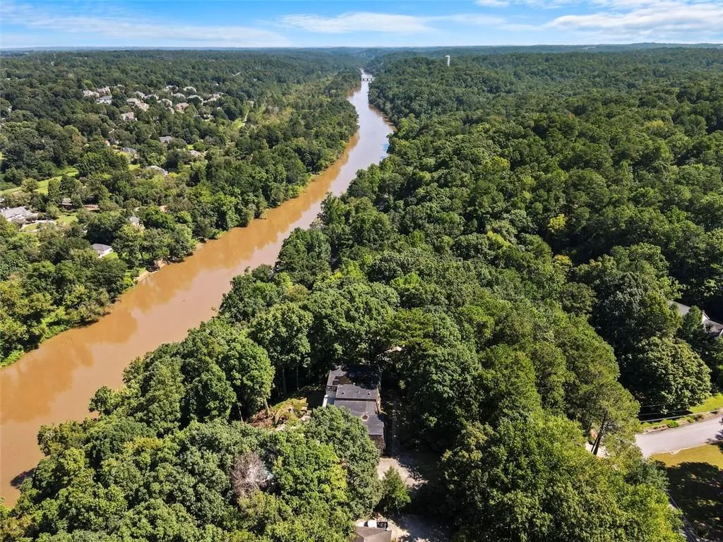 1105 Edgewater Drive, Sandy Springs, Georgia 30328, 5 Bedrooms Bedrooms, ,6 BathroomsBathrooms,Residential,Sold,1105 Edgewater Drive,7114389