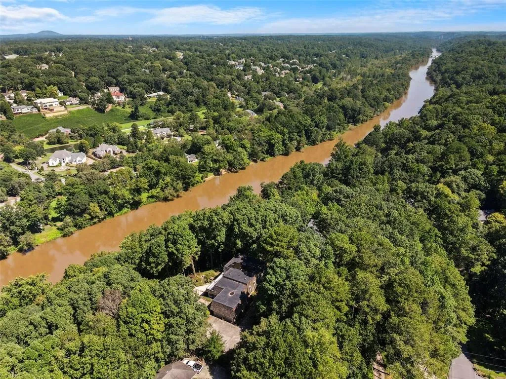 1105 Edgewater Drive, Sandy Springs, Georgia 30328, 5 Bedrooms Bedrooms, ,6 BathroomsBathrooms,Residential,Sold,1105 Edgewater Drive,7114389