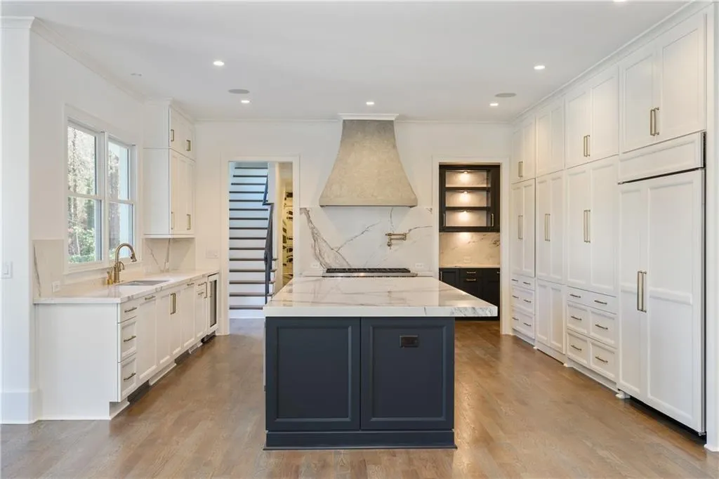 5571 Arundel Drive, Sandy Springs, Georgia 30327, 6 Bedrooms Bedrooms, ,7 BathroomsBathrooms,Residential,Sold,5571 Arundel Drive,6622891