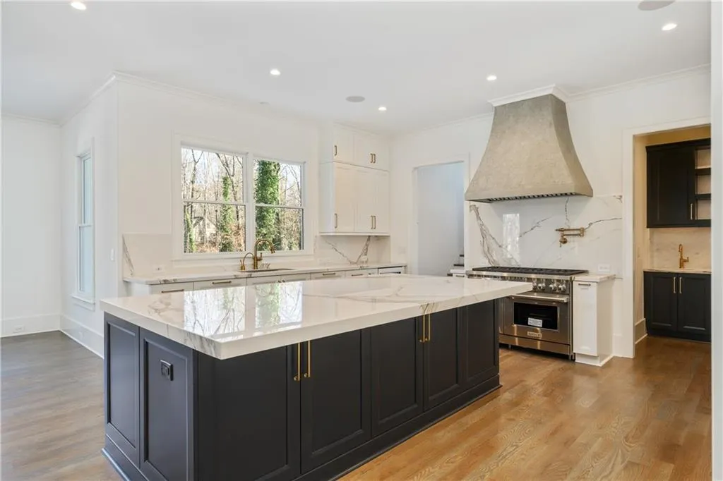 5571 Arundel Drive, Sandy Springs, Georgia 30327, 6 Bedrooms Bedrooms, ,7 BathroomsBathrooms,Residential,Sold,5571 Arundel Drive,6622891