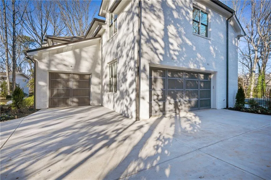 5571 Arundel Drive, Sandy Springs, Georgia 30327, 6 Bedrooms Bedrooms, ,7 BathroomsBathrooms,Residential,Sold,5571 Arundel Drive,6622891