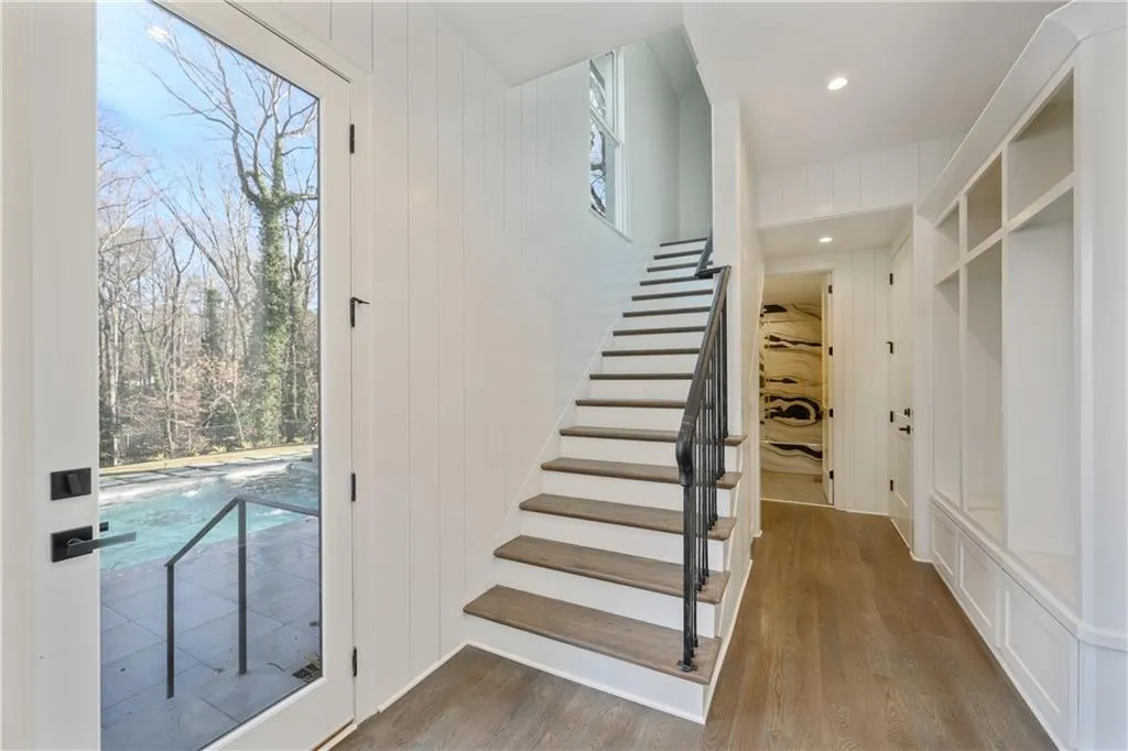 5571 Arundel Drive, Sandy Springs, Georgia 30327, 6 Bedrooms Bedrooms, ,7 BathroomsBathrooms,Residential,Sold,5571 Arundel Drive,6622891