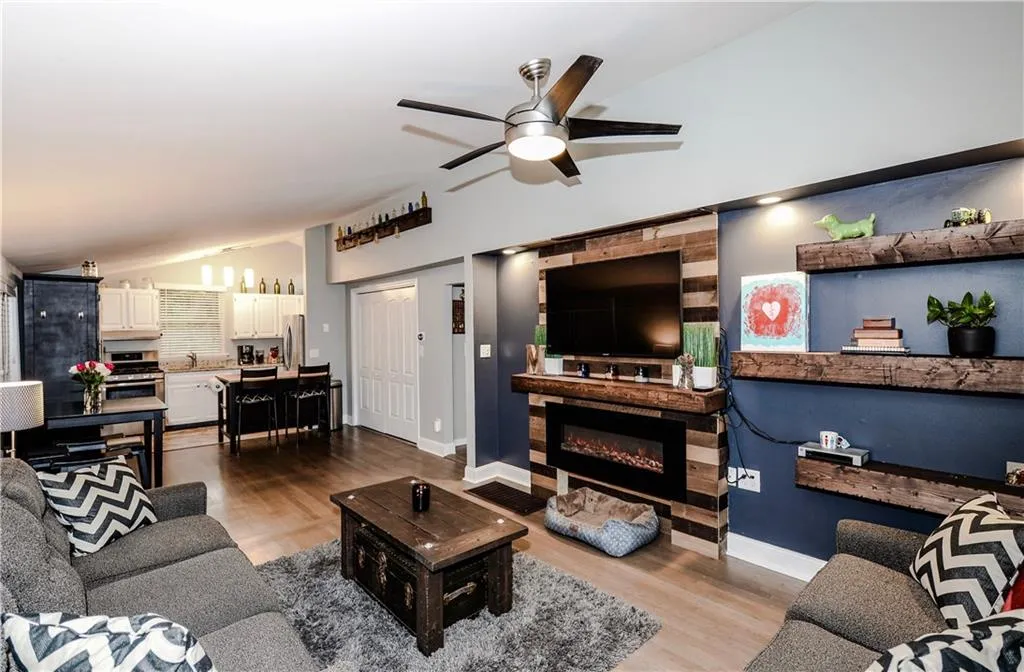 677 Holmes Street Nw, Atlanta, Georgia 30318, 2 Bedrooms Bedrooms, ,2 BathroomsBathrooms,Residential,Sold,677 Holmes Street Nw,5839894