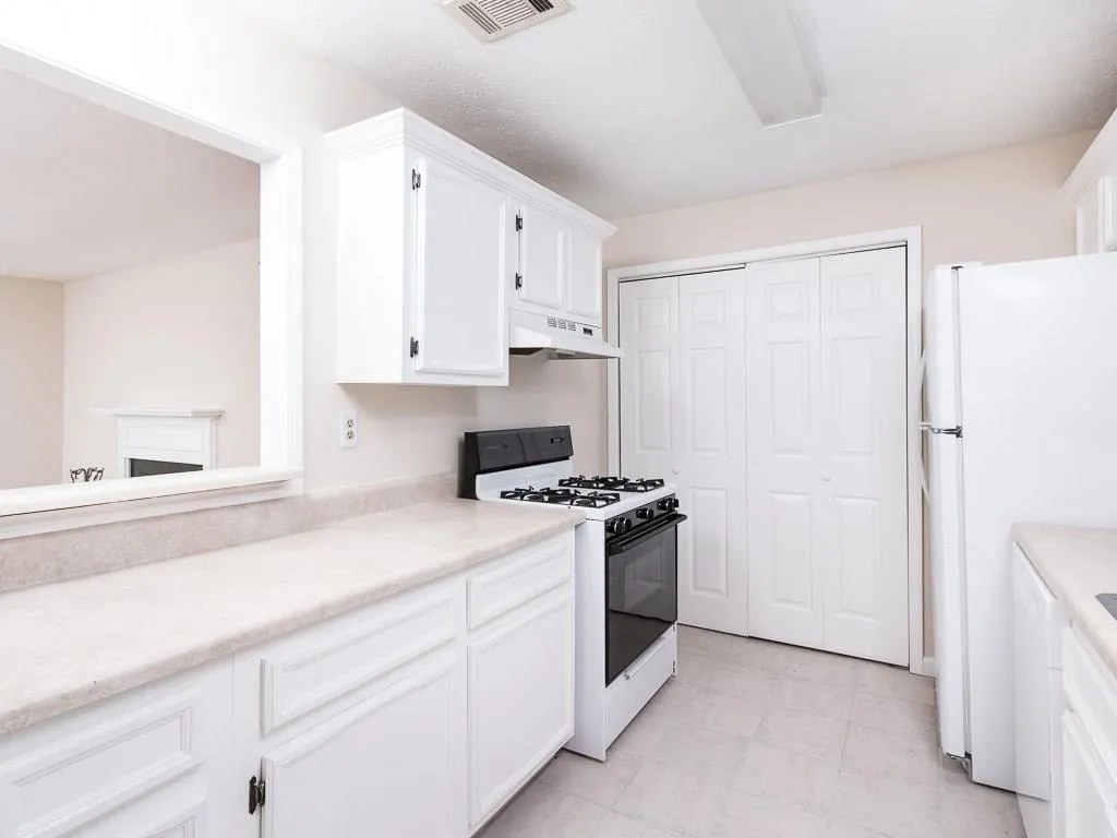 1204 Vicksburg Place, Atlanta, Georgia 30350, 2 Bedrooms Bedrooms, ,2 BathroomsBathrooms,Residential,Sold,1204 Vicksburg Place,5699700