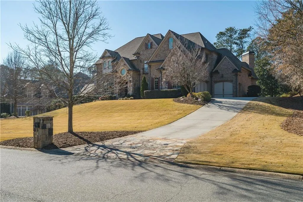 740 Glenairy Drive, Sandy Springs, Georgia 30328, 6 Bedrooms Bedrooms, ,5 BathroomsBathrooms,Residential,Sold,740 Glenairy Drive,5946228