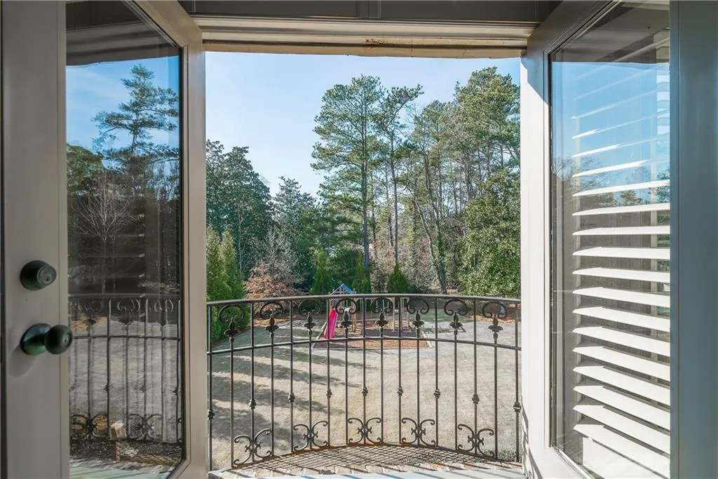 740 Glenairy Drive, Sandy Springs, Georgia 30328, 6 Bedrooms Bedrooms, ,5 BathroomsBathrooms,Residential,Sold,740 Glenairy Drive,5946228