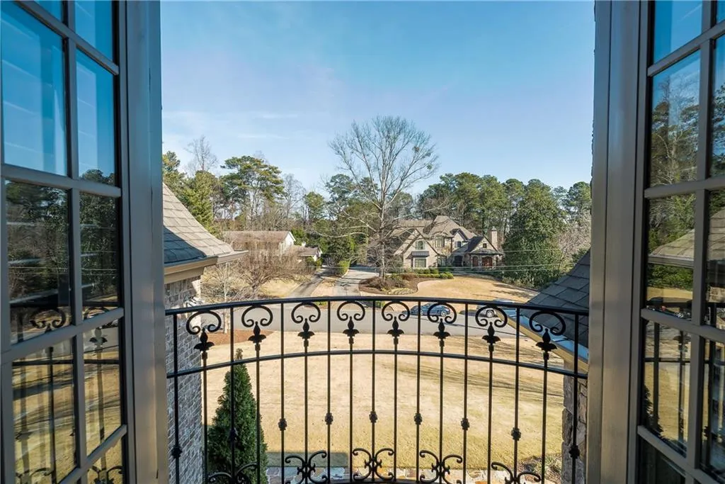 740 Glenairy Drive, Sandy Springs, Georgia 30328, 6 Bedrooms Bedrooms, ,5 BathroomsBathrooms,Residential,Sold,740 Glenairy Drive,5946228