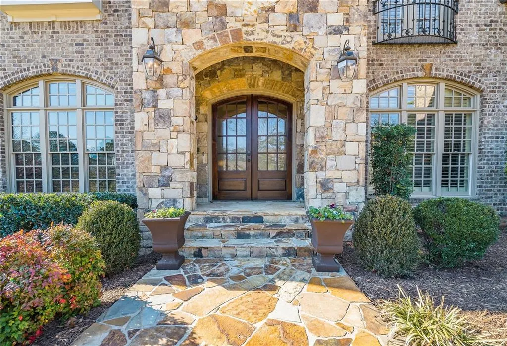 740 Glenairy Drive, Sandy Springs, Georgia 30328, 6 Bedrooms Bedrooms, ,5 BathroomsBathrooms,Residential,Sold,740 Glenairy Drive,5946228