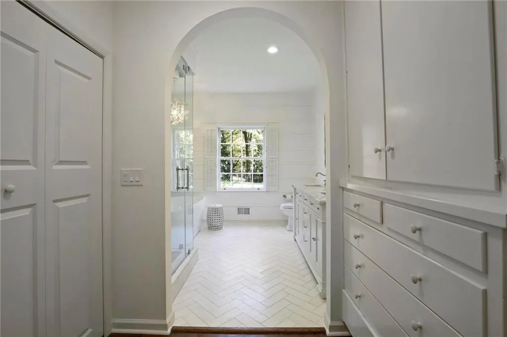 4087 Beechwood Drive Nw, Atlanta, Georgia 30327, 6 Bedrooms Bedrooms, 0 ,6 BathroomsBathrooms,Residential,For Sale,4087 Beechwood Drive Nw,7753516