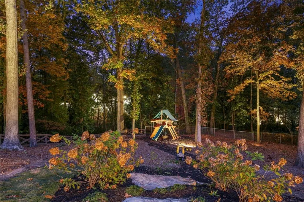 4087 Beechwood Drive Nw, Atlanta, Georgia 30327, 6 Bedrooms Bedrooms, 0 ,6 BathroomsBathrooms,Residential,For Sale,4087 Beechwood Drive Nw,7753516