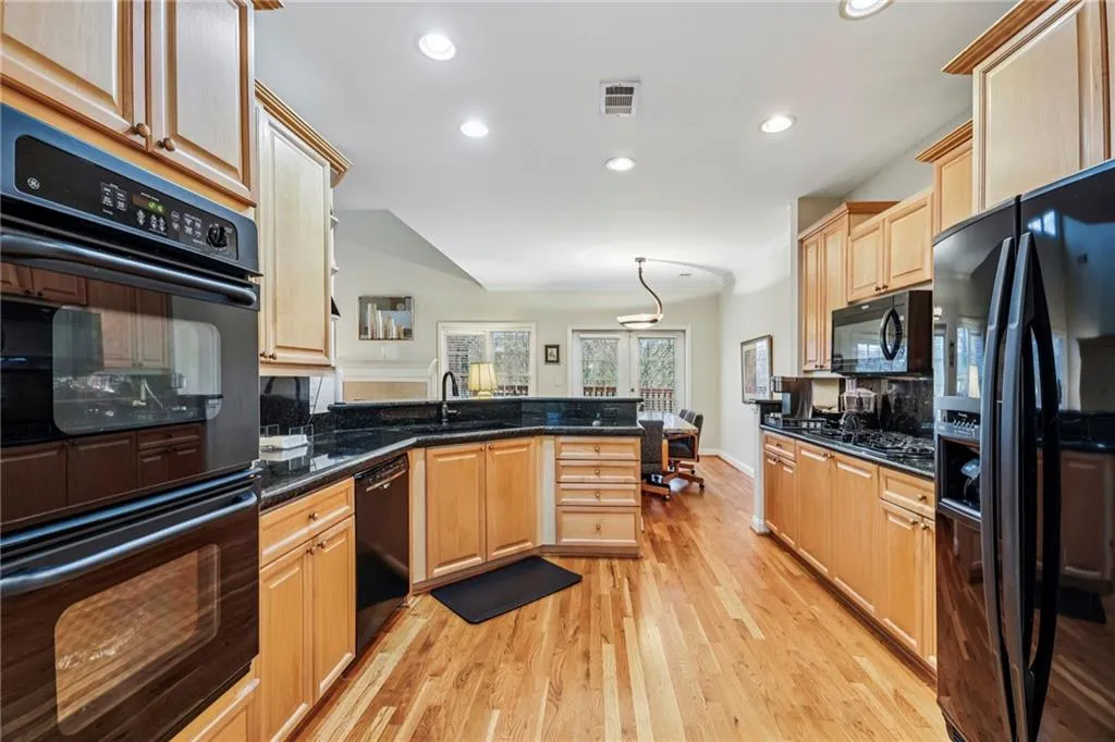 404 Brookview Circle, Atlanta, Georgia 30339, 4 Bedrooms Bedrooms, ,2 BathroomsBathrooms,Residential,For Sale,404 Brookview Circle,7686552