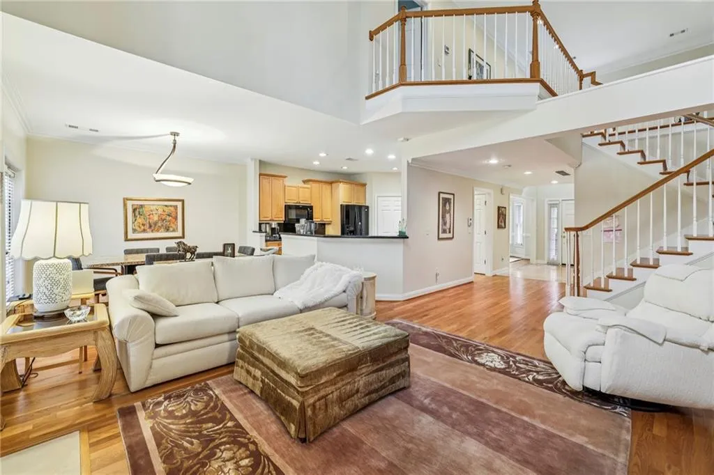 404 Brookview Circle, Atlanta, Georgia 30339, 4 Bedrooms Bedrooms, ,2 BathroomsBathrooms,Residential,For Sale,404 Brookview Circle,7686552