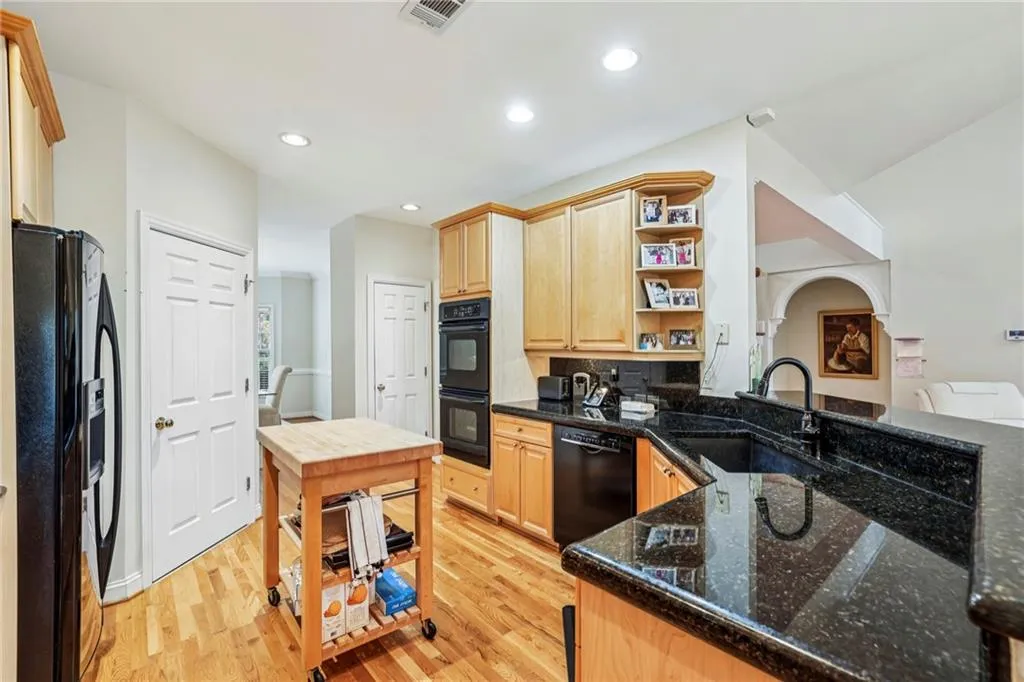 404 Brookview Circle, Atlanta, Georgia 30339, 4 Bedrooms Bedrooms, ,2 BathroomsBathrooms,Residential,For Sale,404 Brookview Circle,7686552