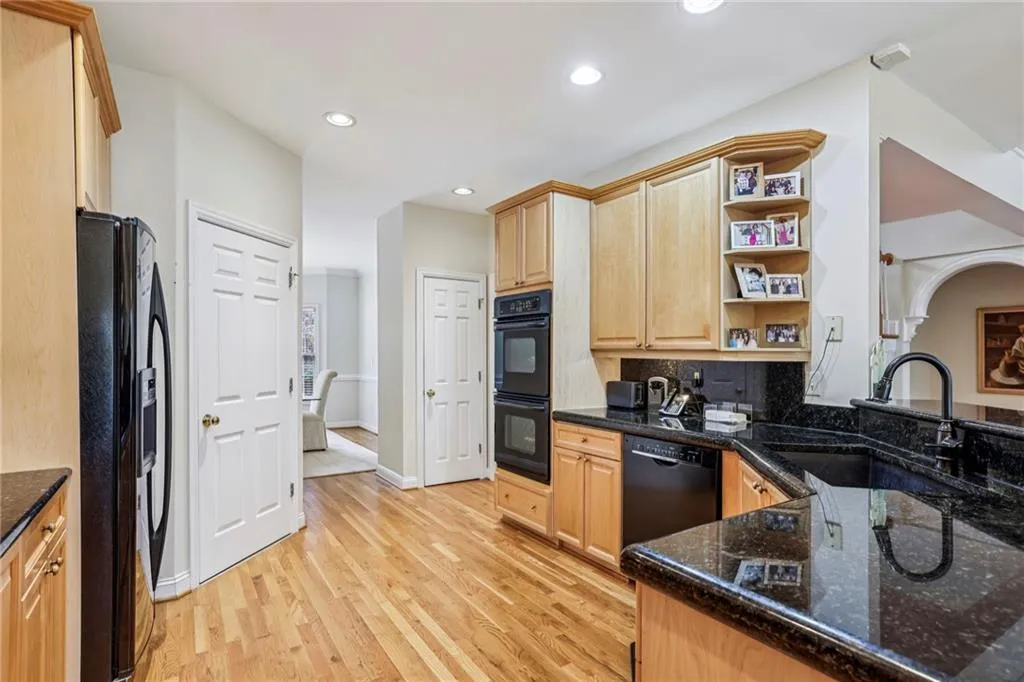 404 Brookview Circle, Atlanta, Georgia 30339, 4 Bedrooms Bedrooms, ,2 BathroomsBathrooms,Residential,For Sale,404 Brookview Circle,7686552