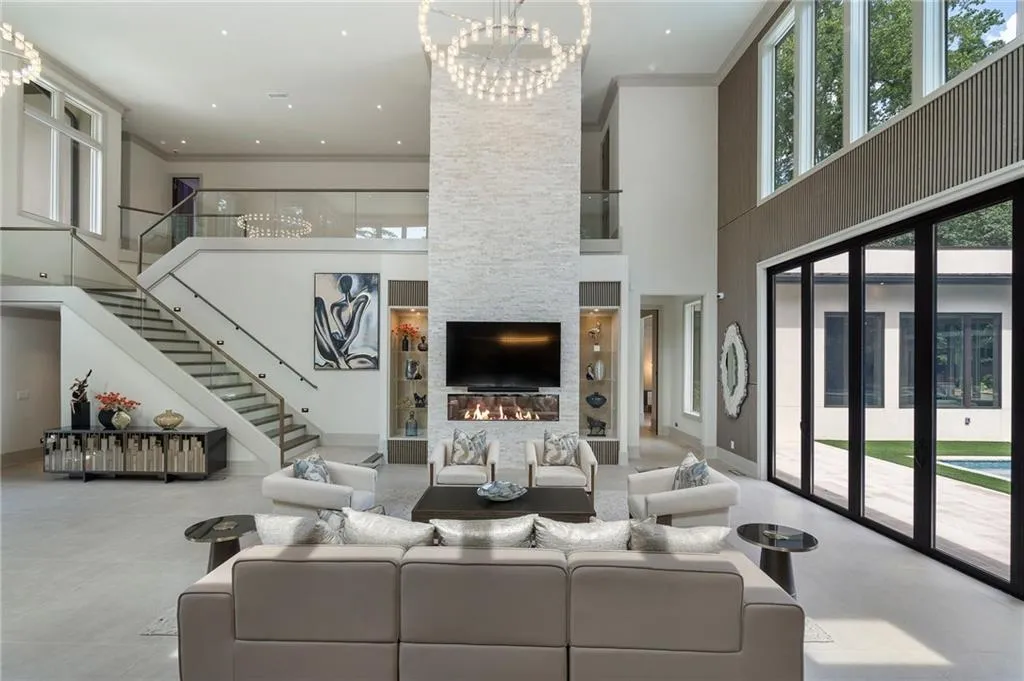 24' tall expansive Great Room