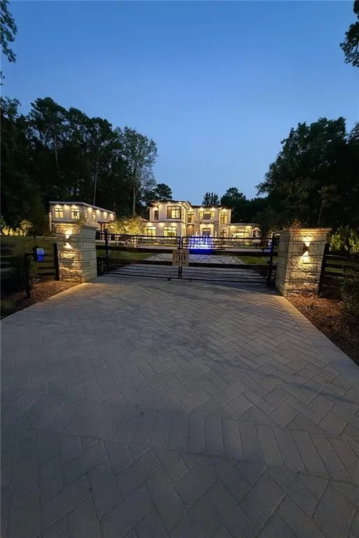 1386 Moores Mill Road Nw, Atlanta, Georgia 30327, 7 Bedrooms Bedrooms, ,8 BathroomsBathrooms,Residential,For Sale,1386 Moores Mill Road Nw,7646664