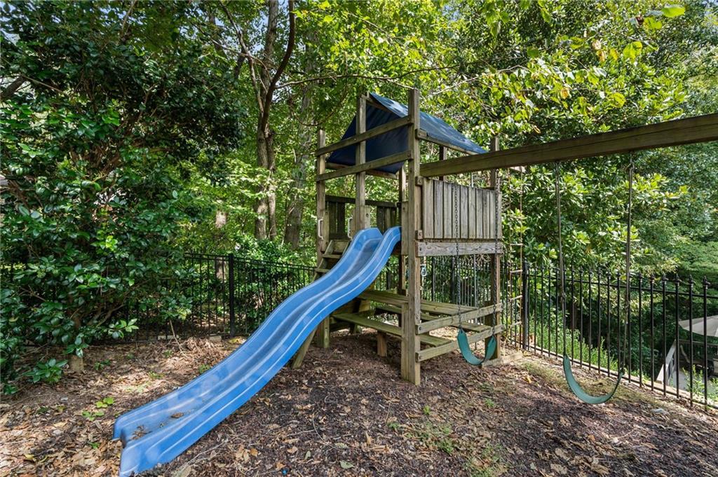 500 Highbrook Drive, Atlanta, Georgia 30342, 5 Bedrooms Bedrooms, ,3 BathroomsBathrooms,Residential,Sold,500 Highbrook Drive,7321860
