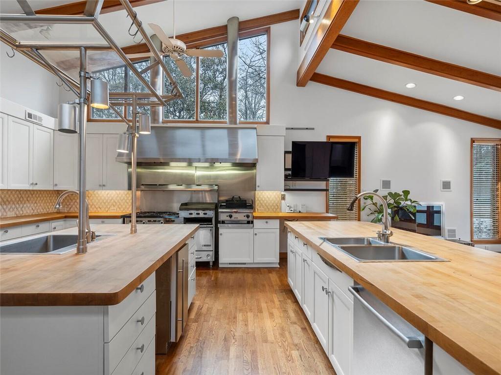 3326 Paces Ferry Road NW, Atlanta, Georgia 30327, 5 Bedrooms Bedrooms, ,4 BathroomsBathrooms,Residential,Sold,3326 Paces Ferry Road NW,7330674