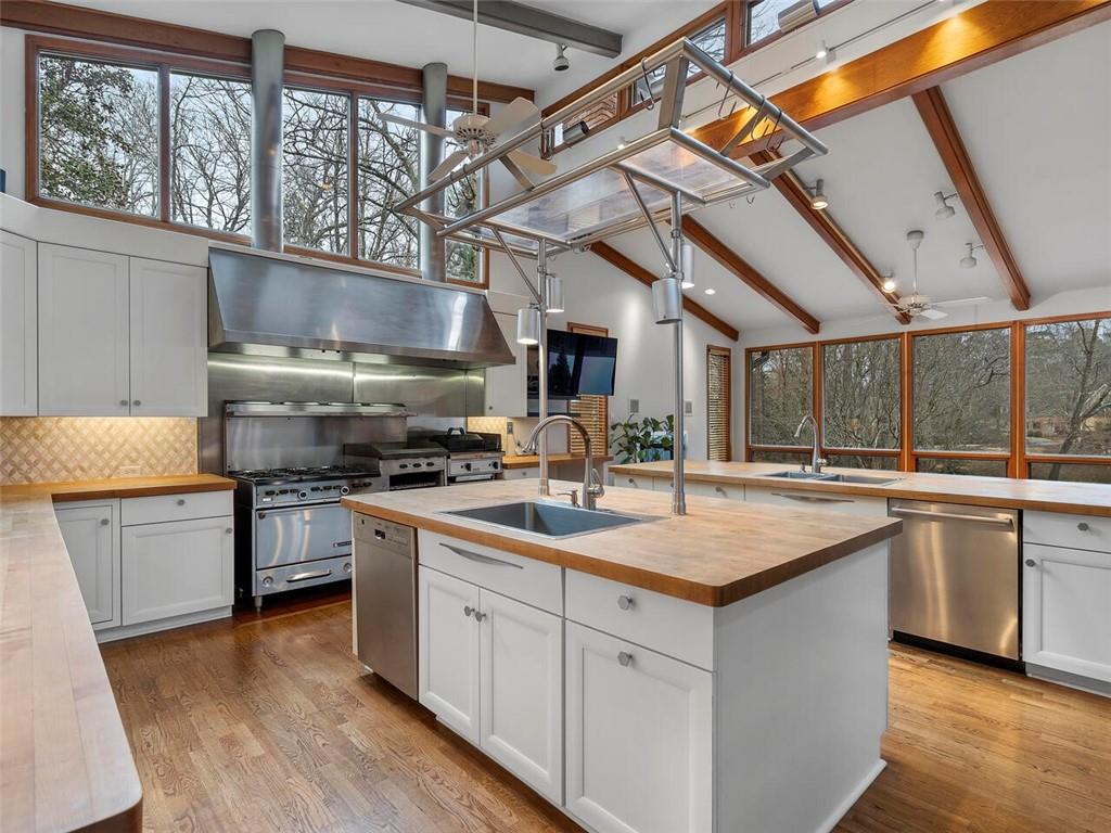 3326 Paces Ferry Road NW, Atlanta, Georgia 30327, 5 Bedrooms Bedrooms, ,4 BathroomsBathrooms,Residential,Sold,3326 Paces Ferry Road NW,7330674