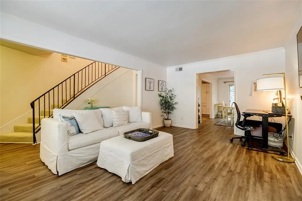 5400 Roswell Road Unit J5, Atlanta, Georgia 30342, 2 Bedrooms Bedrooms, ,2 BathroomsBathrooms,Residential,Sold,5400 Roswell Road Unit J5,7116601