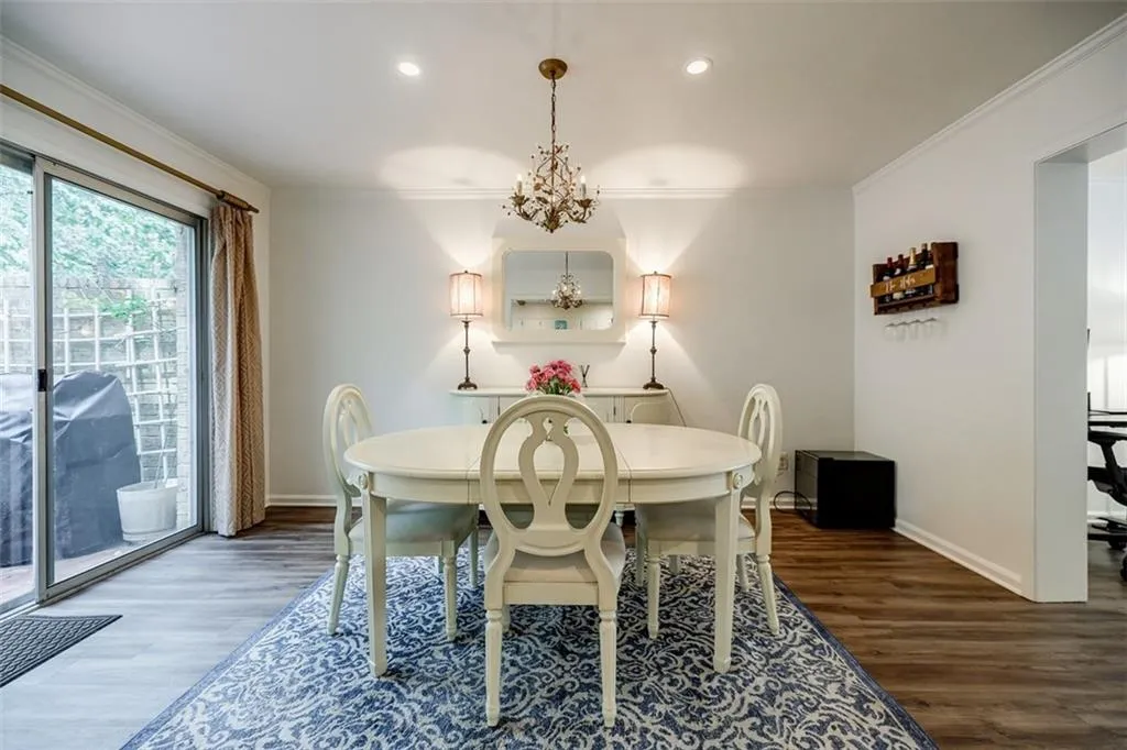 5400 Roswell Road Unit J5, Atlanta, Georgia 30342, 2 Bedrooms Bedrooms, ,2 BathroomsBathrooms,Residential,Sold,5400 Roswell Road Unit J5,7116601