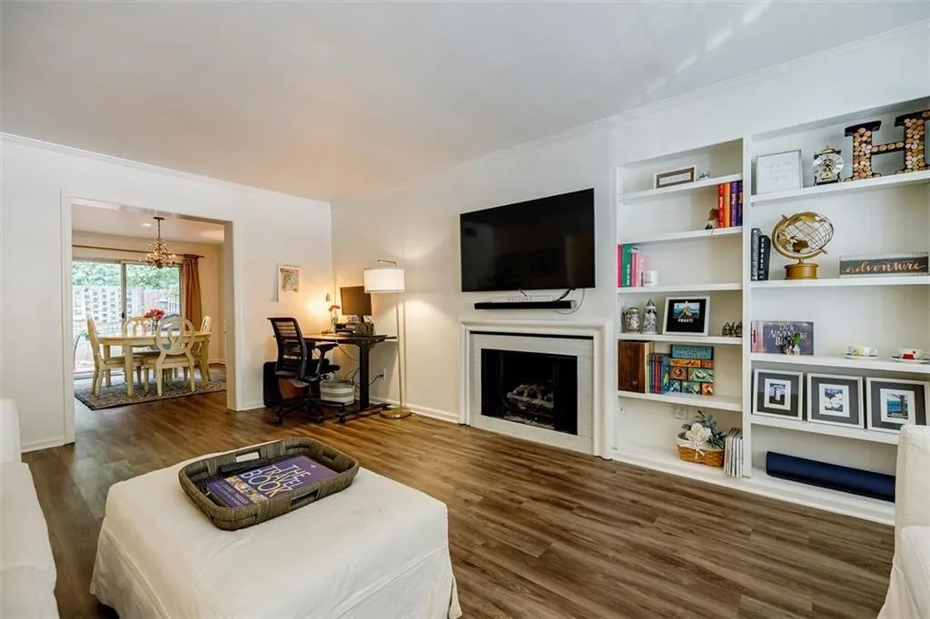 5400 Roswell Road Unit J5, Atlanta, Georgia 30342, 2 Bedrooms Bedrooms, ,2 BathroomsBathrooms,Residential,Sold,5400 Roswell Road Unit J5,7116601