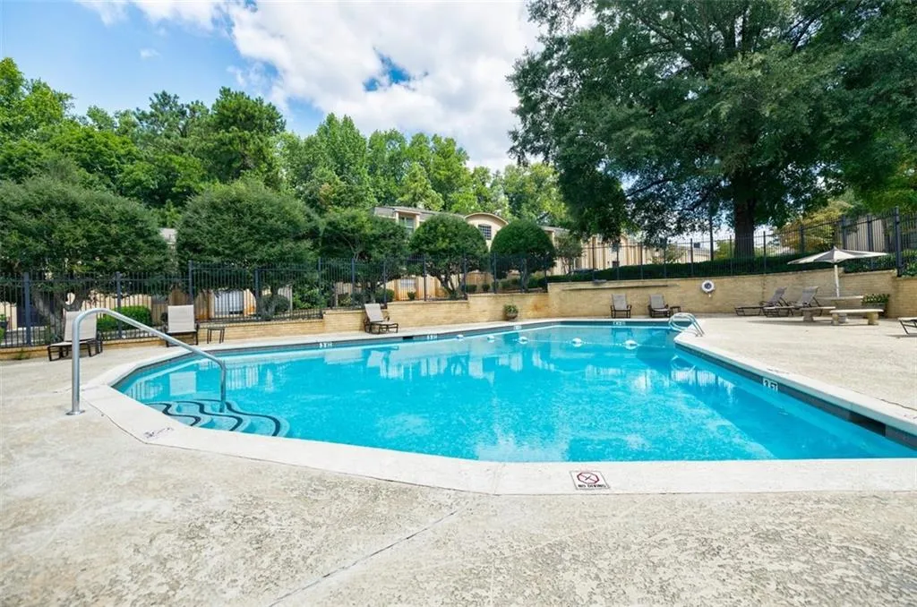 5400 Roswell Road Unit J5, Atlanta, Georgia 30342, 2 Bedrooms Bedrooms, ,2 BathroomsBathrooms,Residential,Sold,5400 Roswell Road Unit J5,7116601