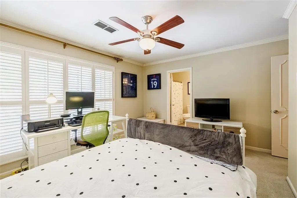 5400 Roswell Road Unit J5, Atlanta, Georgia 30342, 2 Bedrooms Bedrooms, ,2 BathroomsBathrooms,Residential,Sold,5400 Roswell Road Unit J5,7116601
