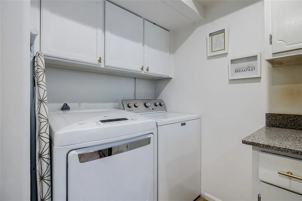 5400 Roswell Road Unit J5, Atlanta, Georgia 30342, 2 Bedrooms Bedrooms, ,2 BathroomsBathrooms,Residential,Sold,5400 Roswell Road Unit J5,7116601