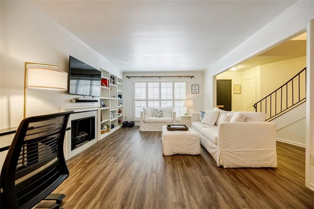 5400 Roswell Road Unit J5, Atlanta, Georgia 30342, 2 Bedrooms Bedrooms, ,2 BathroomsBathrooms,Residential,Sold,5400 Roswell Road Unit J5,7116601