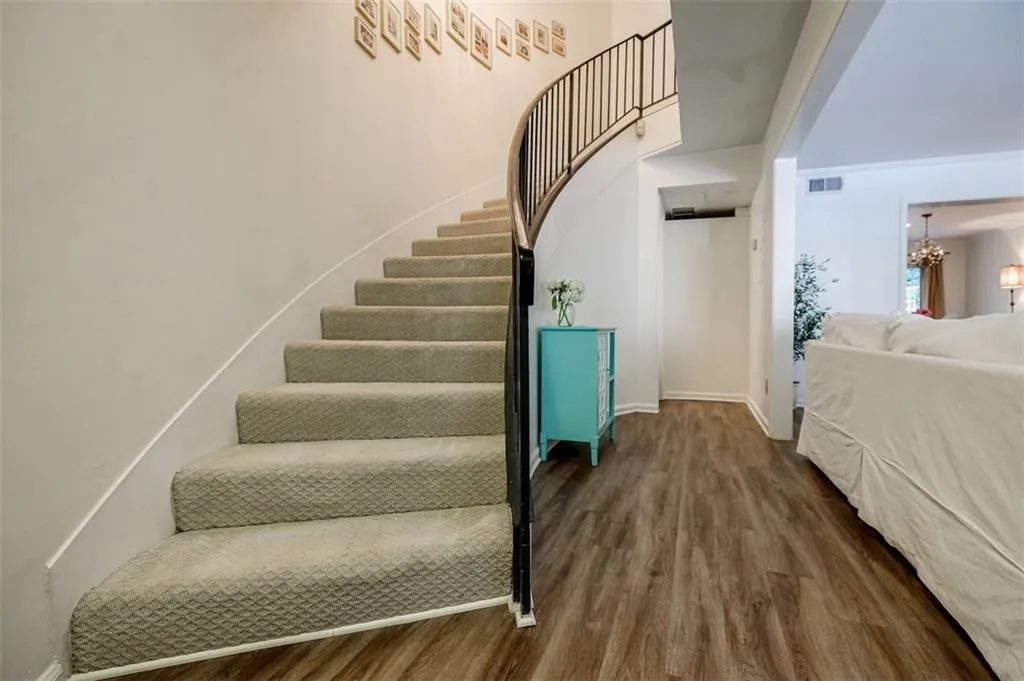 5400 Roswell Road Unit J5, Atlanta, Georgia 30342, 2 Bedrooms Bedrooms, ,2 BathroomsBathrooms,Residential,Sold,5400 Roswell Road Unit J5,7116601