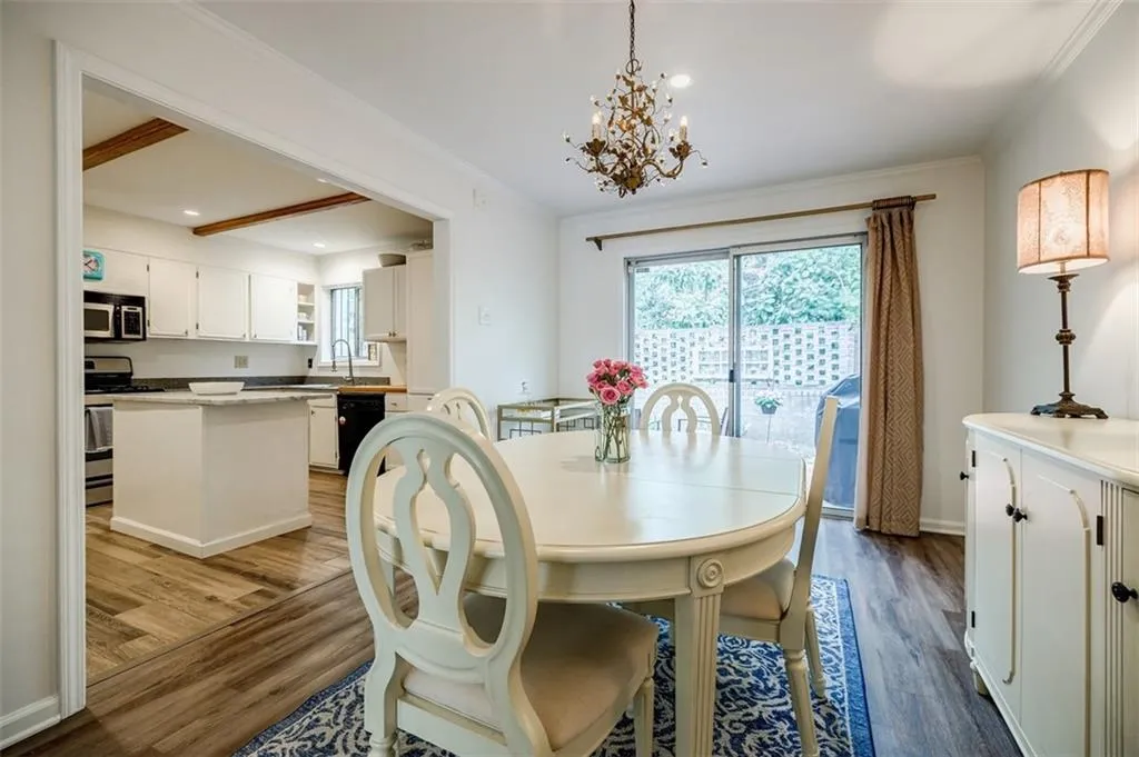 5400 Roswell Road Unit J5, Atlanta, Georgia 30342, 2 Bedrooms Bedrooms, ,2 BathroomsBathrooms,Residential,Sold,5400 Roswell Road Unit J5,7116601