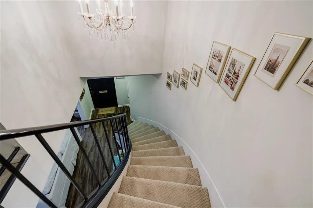 5400 Roswell Road Unit J5, Atlanta, Georgia 30342, 2 Bedrooms Bedrooms, ,2 BathroomsBathrooms,Residential,Sold,5400 Roswell Road Unit J5,7116601