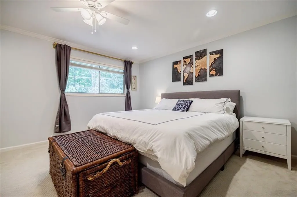 5400 Roswell Road Unit J5, Atlanta, Georgia 30342, 2 Bedrooms Bedrooms, ,2 BathroomsBathrooms,Residential,Sold,5400 Roswell Road Unit J5,7116601