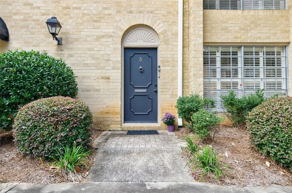 5400 Roswell Road Unit J5, Atlanta, Georgia 30342, 2 Bedrooms Bedrooms, ,2 BathroomsBathrooms,Residential,Sold,5400 Roswell Road Unit J5,7116601